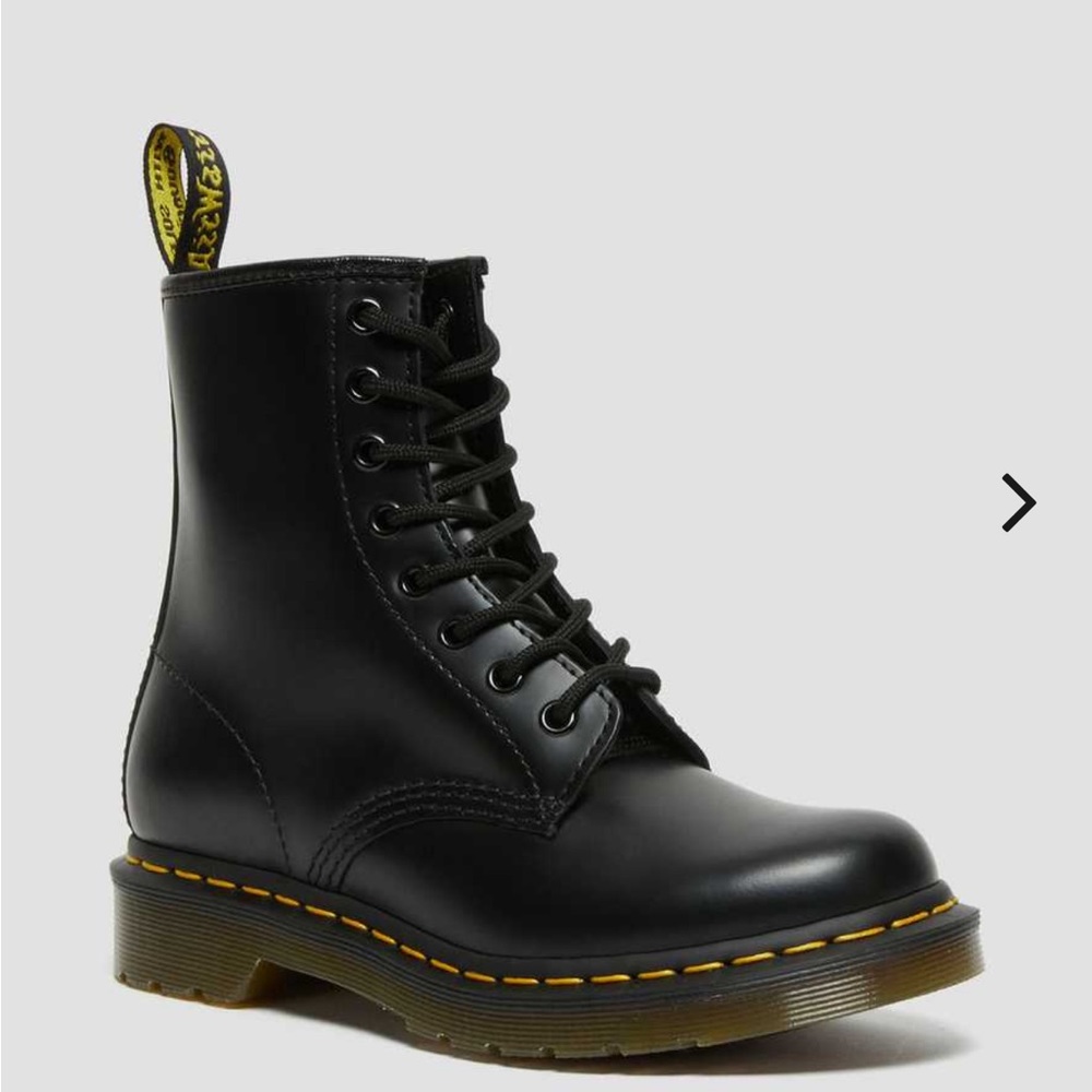 Dr. Martens 1460 WOMEN'S SMOOTH LEATHER LACE UP BOOTS
